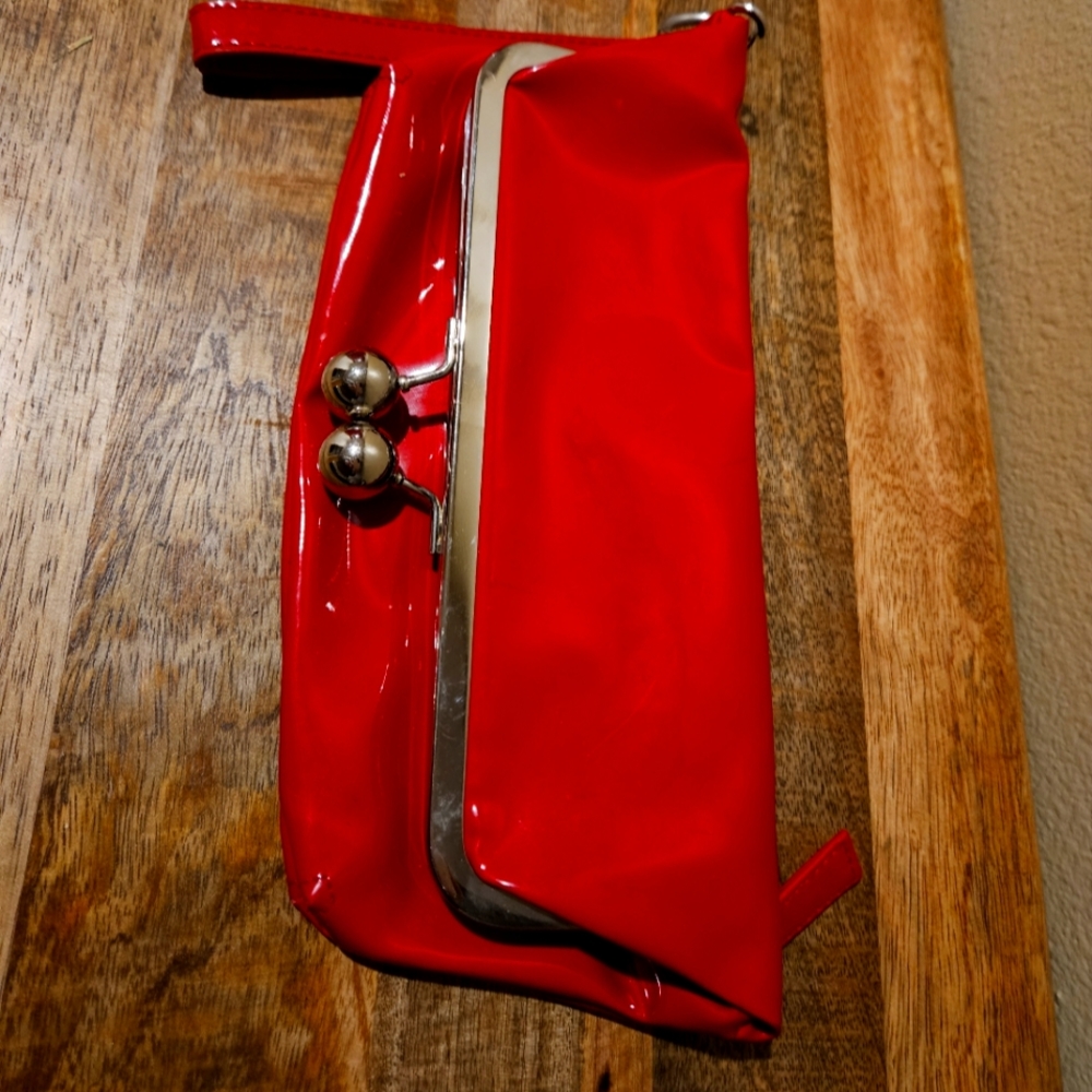 Red retro pocketbook with snap & side zipper